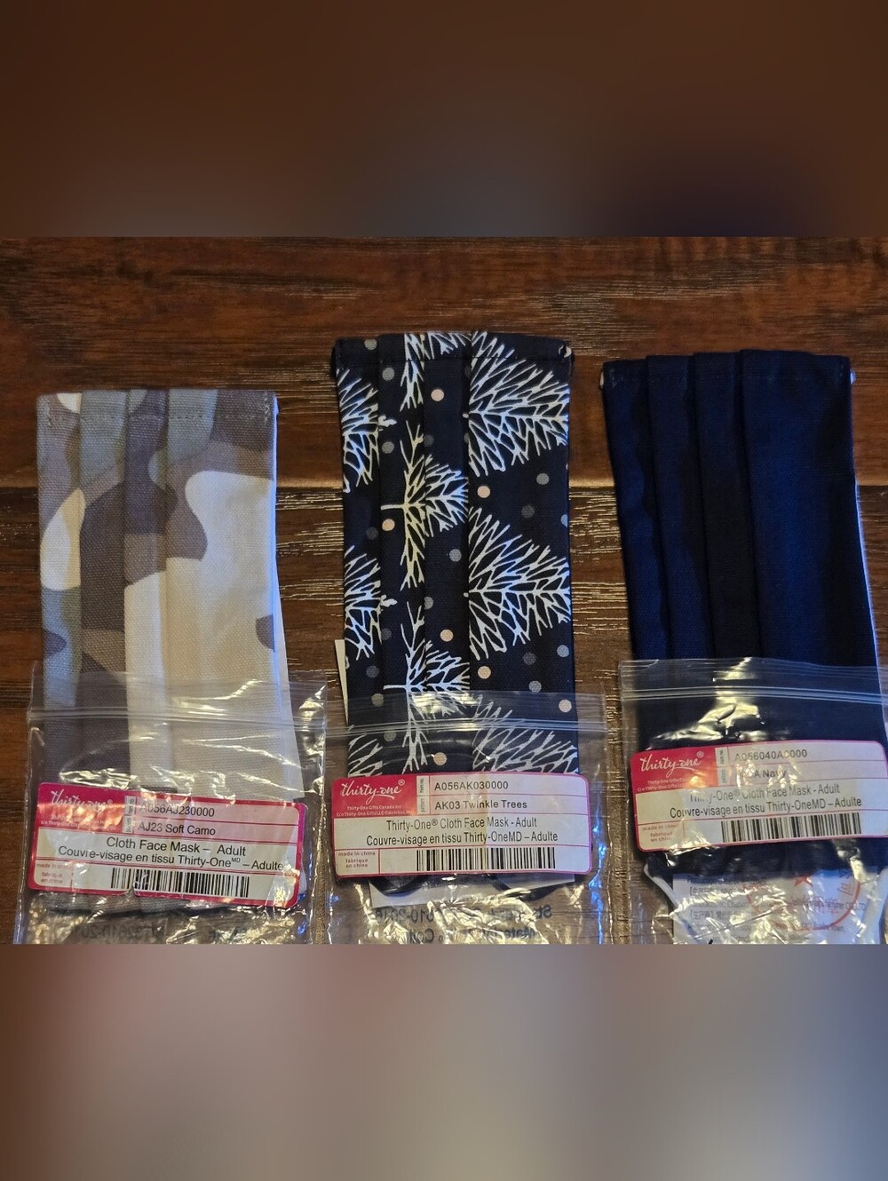 🏖 Thirtyone adult face masks 2 Navy, 1 twinkle 1 Camo Adjust straps Metal Nose